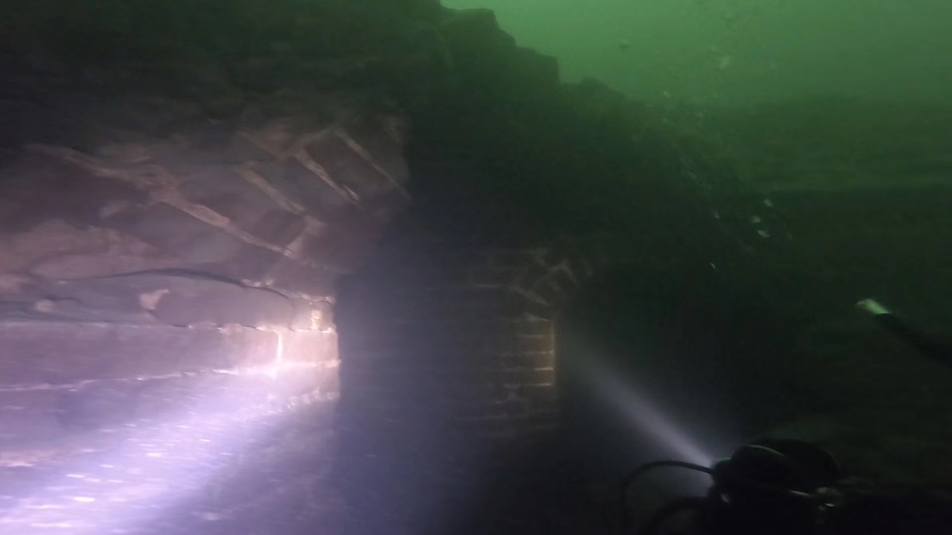 Underwater Great Wall photo 5