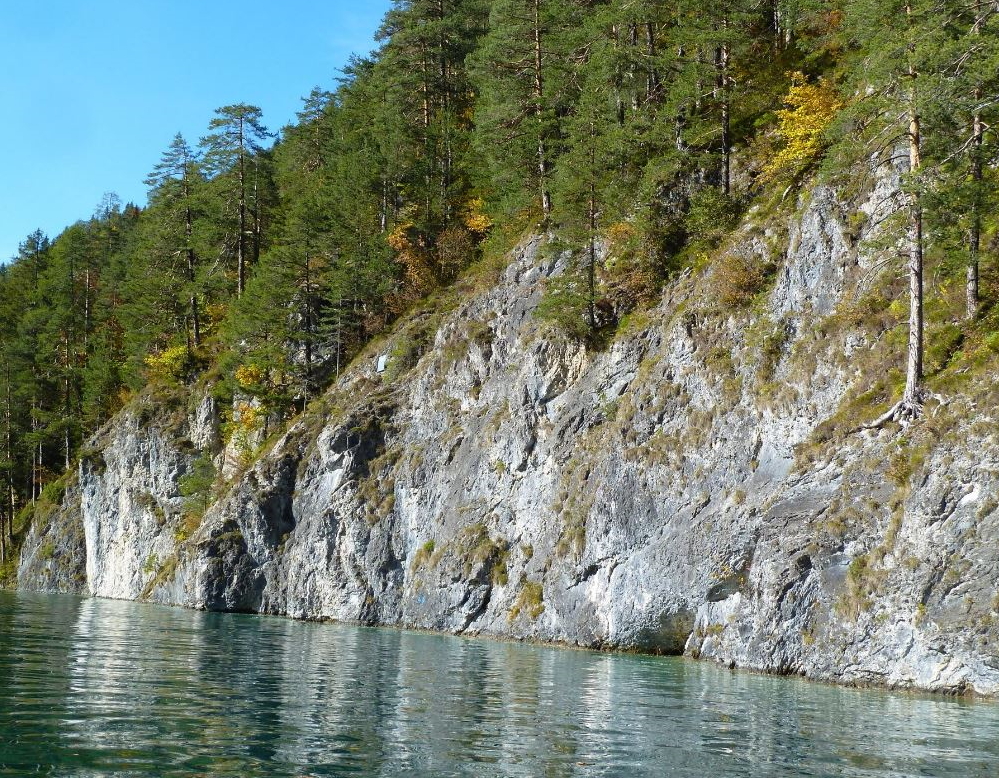 Große Steinwand