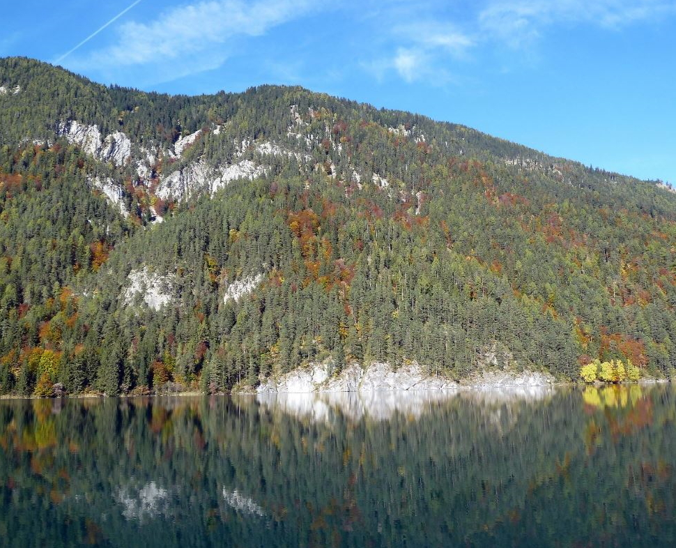 Große Steinwand photo 2