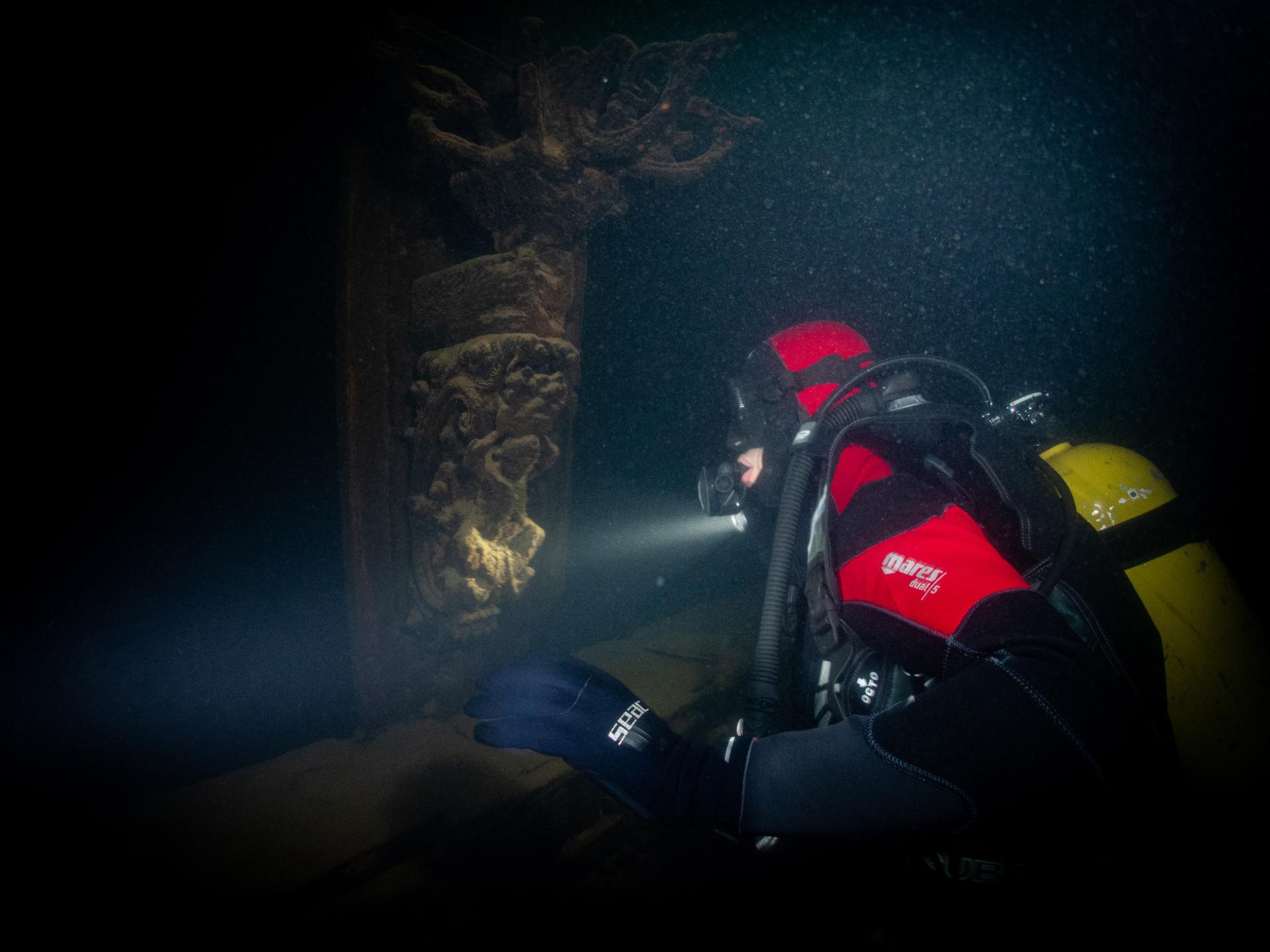 Underwater Ruins, Qiandao Lake photo 5