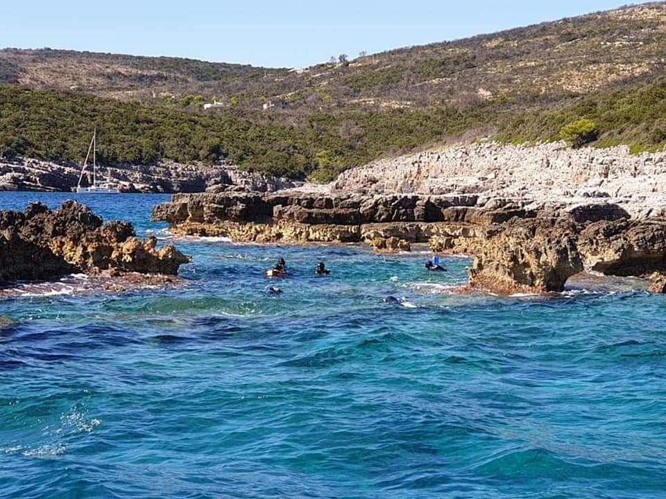 Sirena hole photo 3