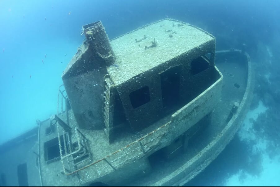 Tug 2 photo 2