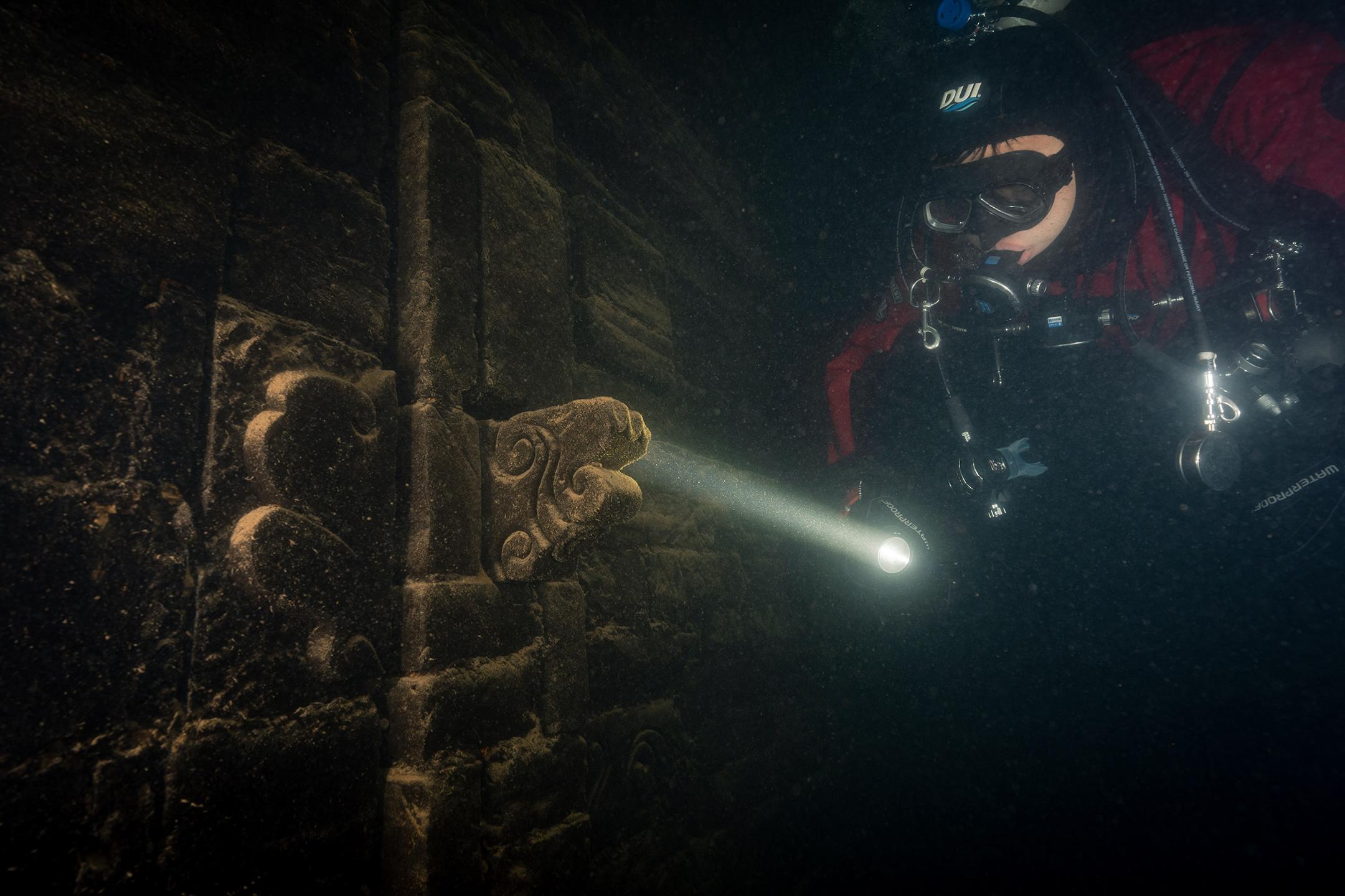 Underwater Ruins, Qiandao Lake photo 2