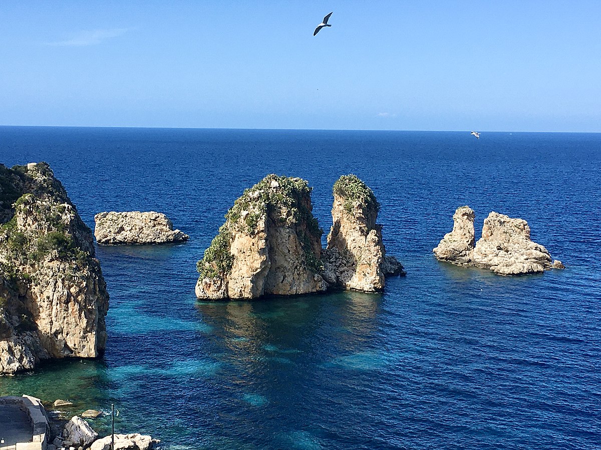Faraglioni DI Scopello