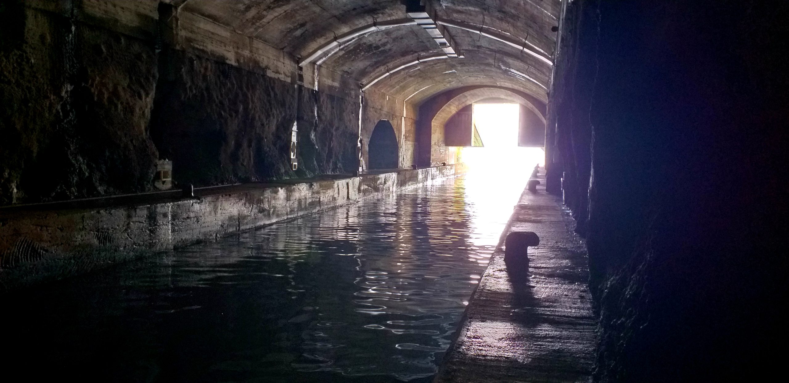 Submarine tunel photo 9