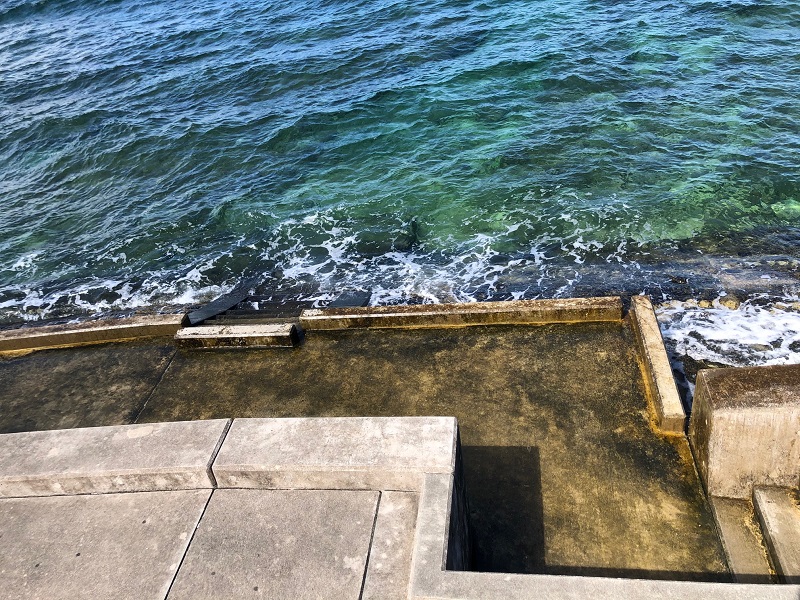 Sea wall the Center photo 3