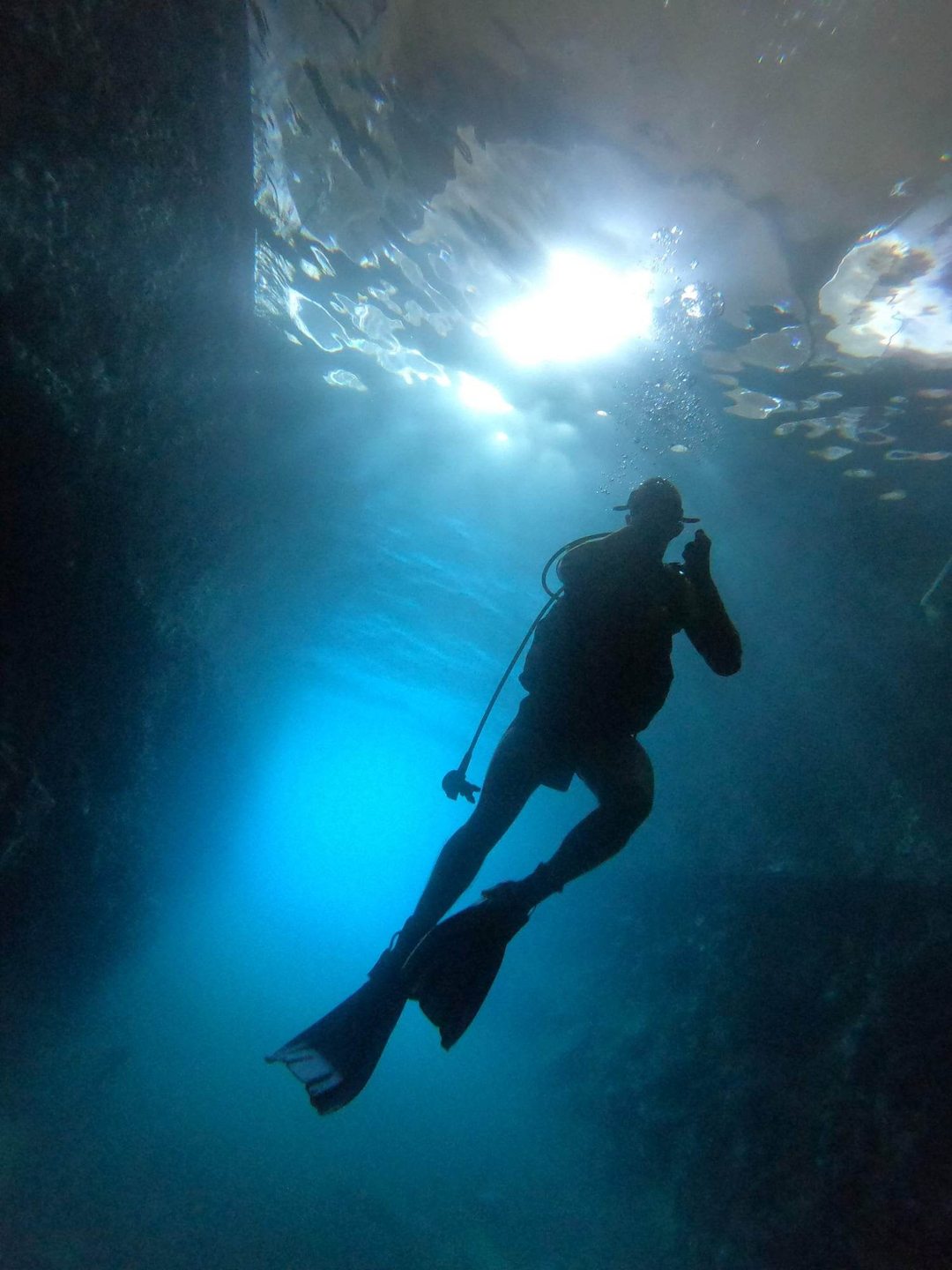 Submarine tunel photo 3