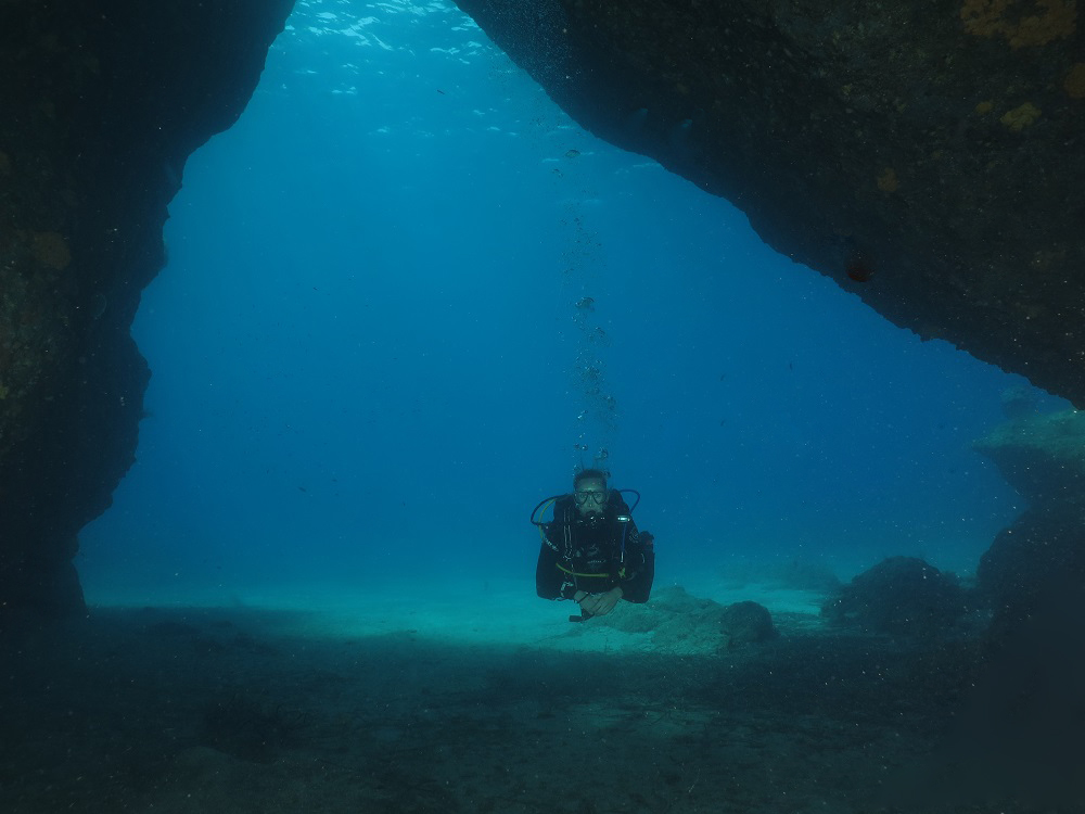 Cave island photo 2
