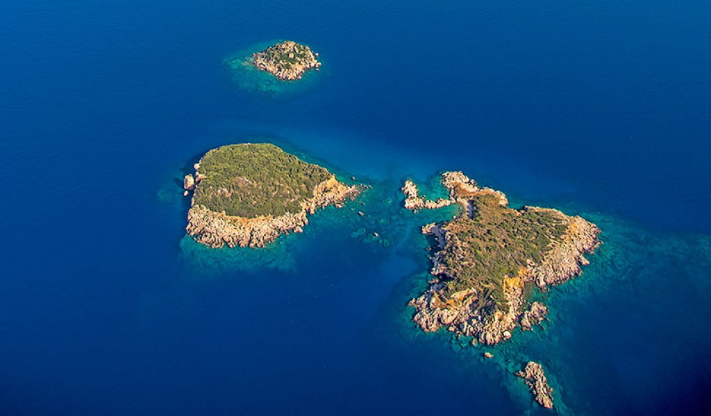 Three İslands