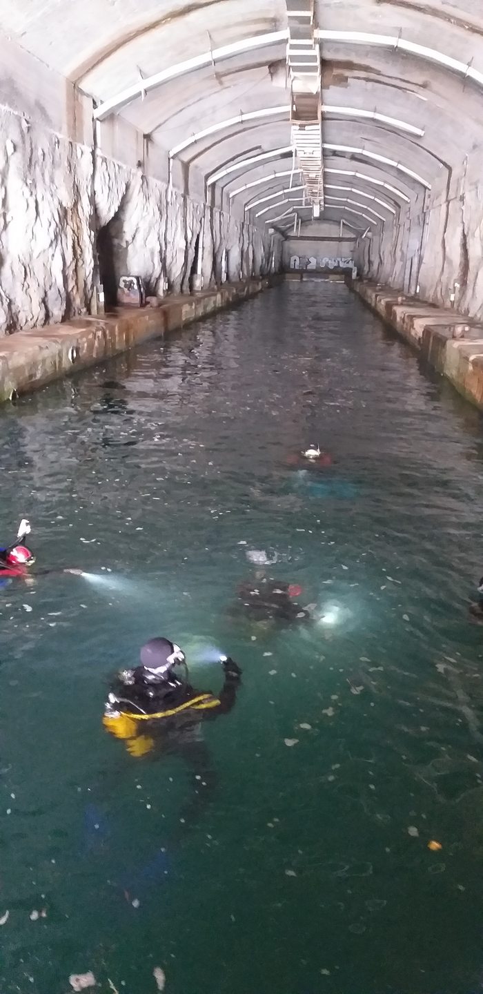 Submarine tunel photo 7