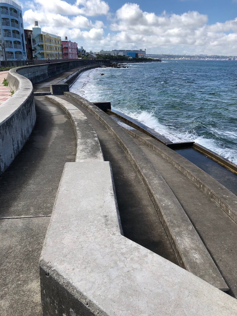 Sea wall the Center