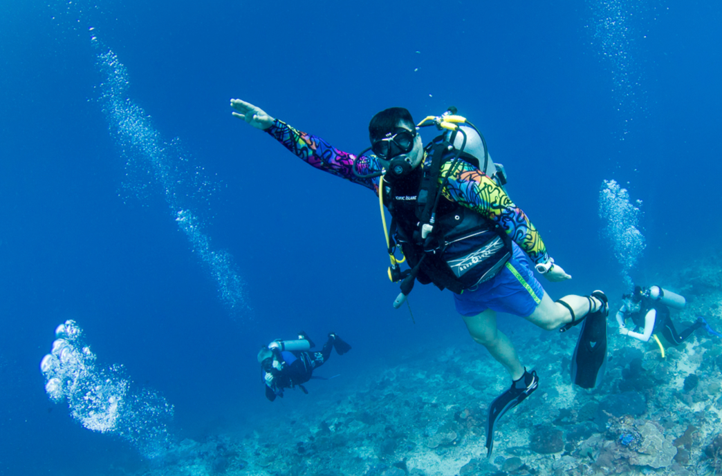 Scuba diver caught in strong downcurrent at Nusa Penida, Bali