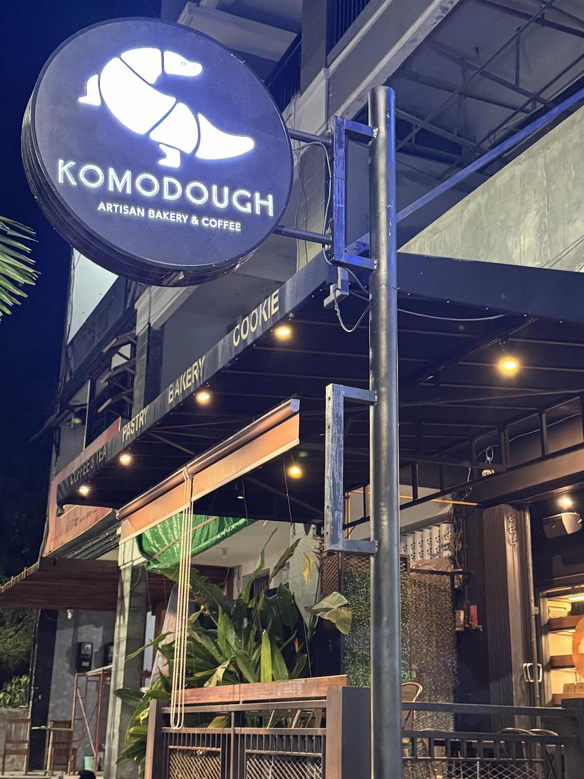 KOMODOUGH Artisan Bakery & Coffee photo 1