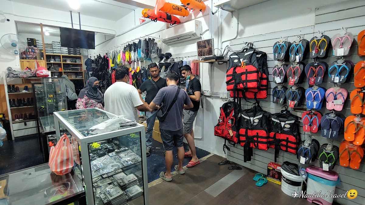 52Hz dive shop photo 7