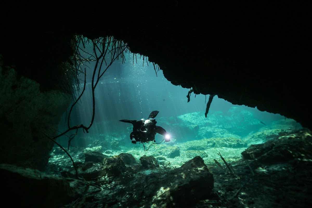 cenote cave diving photo 2