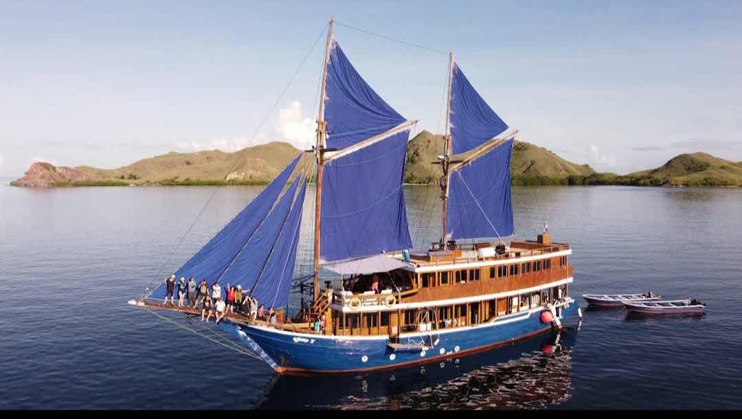 Sewa Kapal Labuan Bajo | Paket tour labuan bajo | Open trip Labuan Bajo | Paket wisata Labuan Bajo | LBJ Boat Charter photo 10
