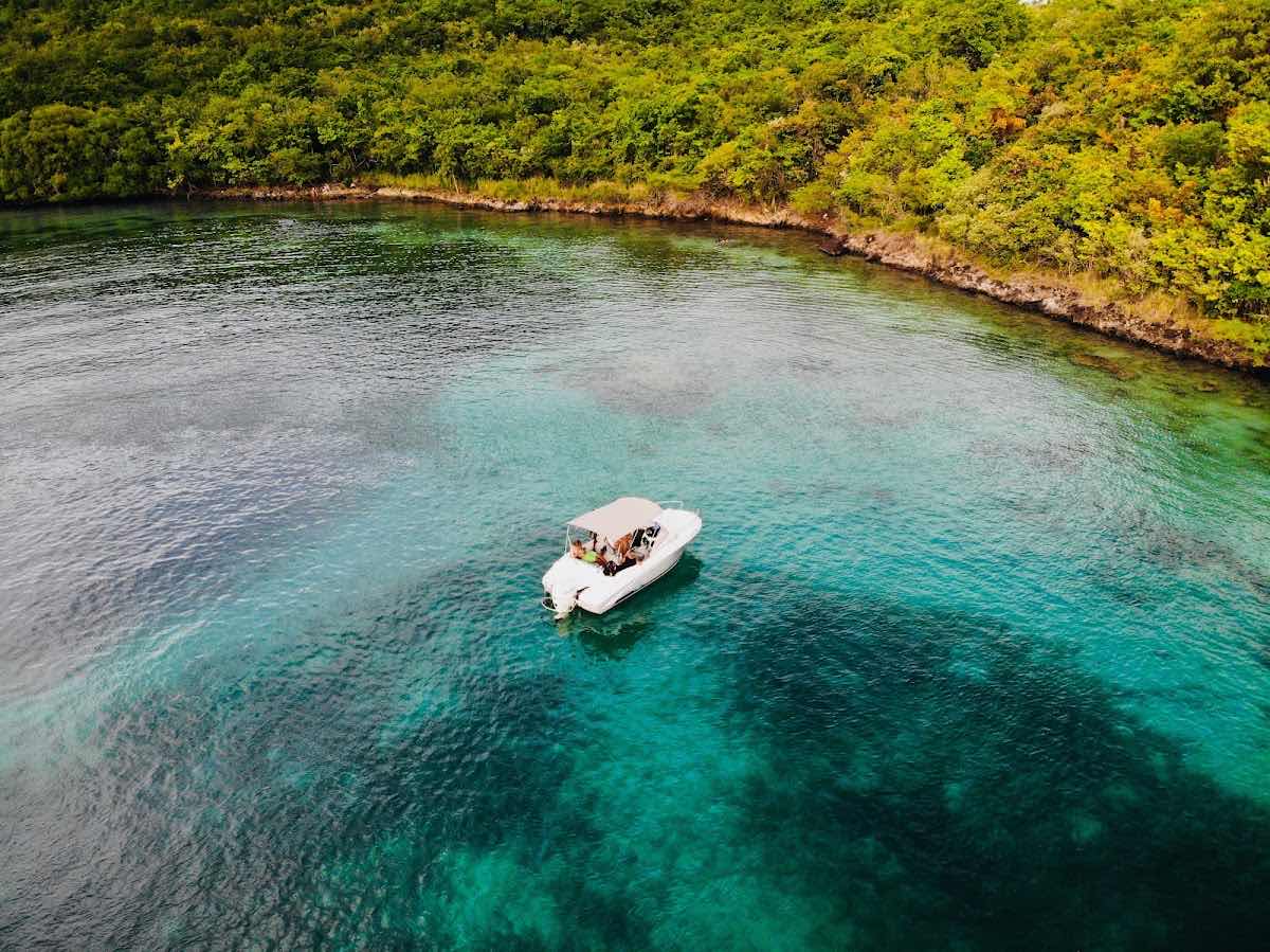 Zone2glisse, Balade en bateau, Bouées tractées, Wakeboard, sud caraïbe Martinique, Bateau-ecole photo 2