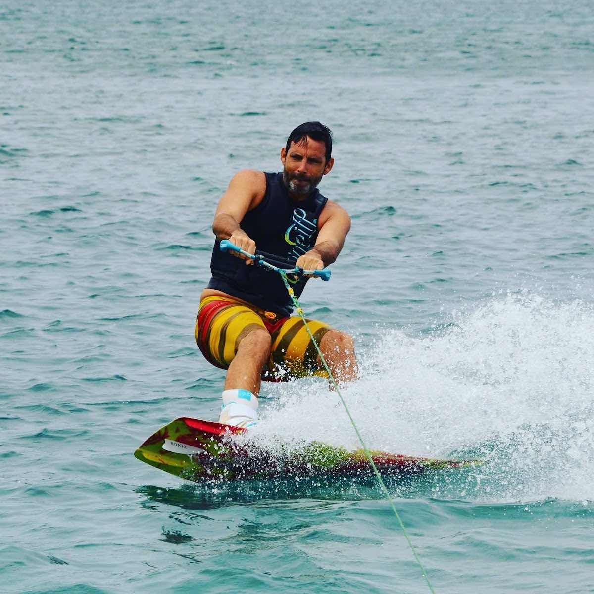 Zone2glisse, Balade en bateau, Bouées tractées, Wakeboard, sud caraïbe Martinique, Bateau-ecole photo 3