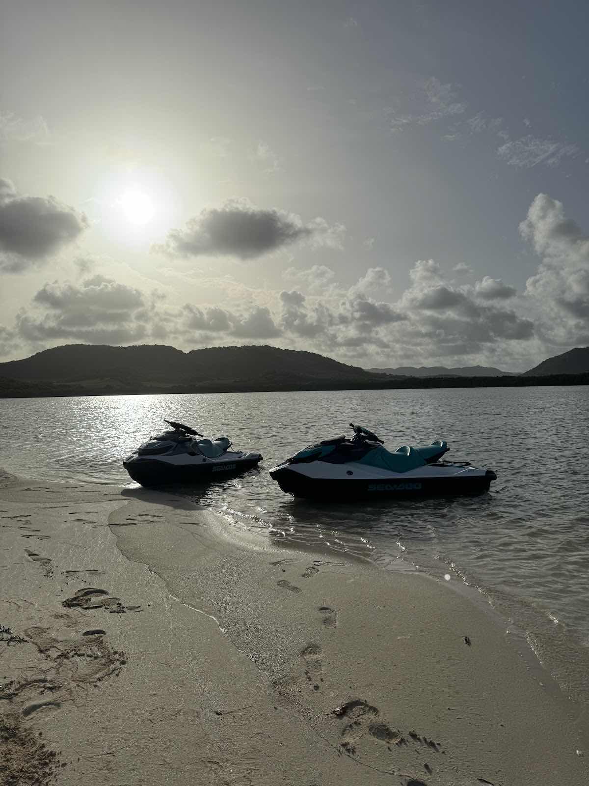 Zone2glisse, Balade en bateau, Bouées tractées, Wakeboard, sud caraïbe Martinique, Bateau-ecole photo 5