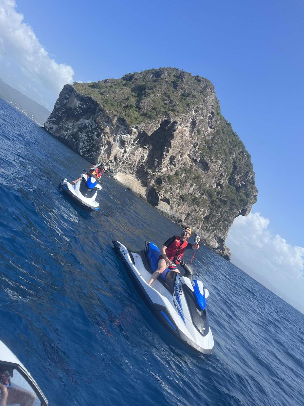Zone2glisse, Balade en bateau, Bouées tractées, Wakeboard, sud caraïbe Martinique, Bateau-ecole photo 6