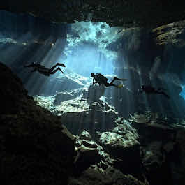 Cave diving photo 2