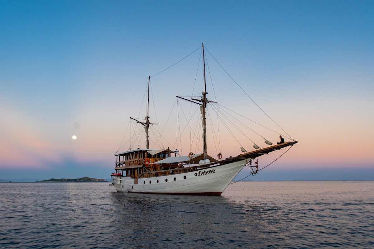 Escape Liveaboard Office photo 1