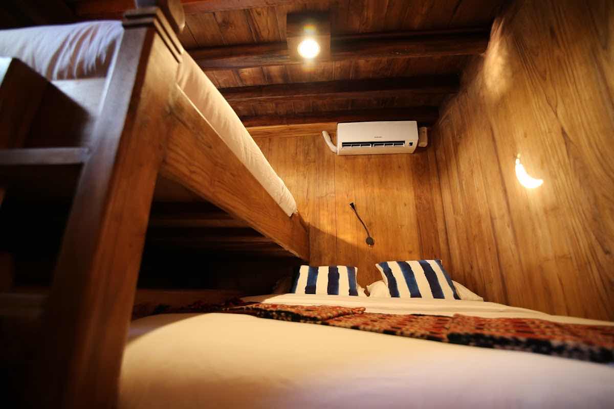 Escape Liveaboard Office photo 9