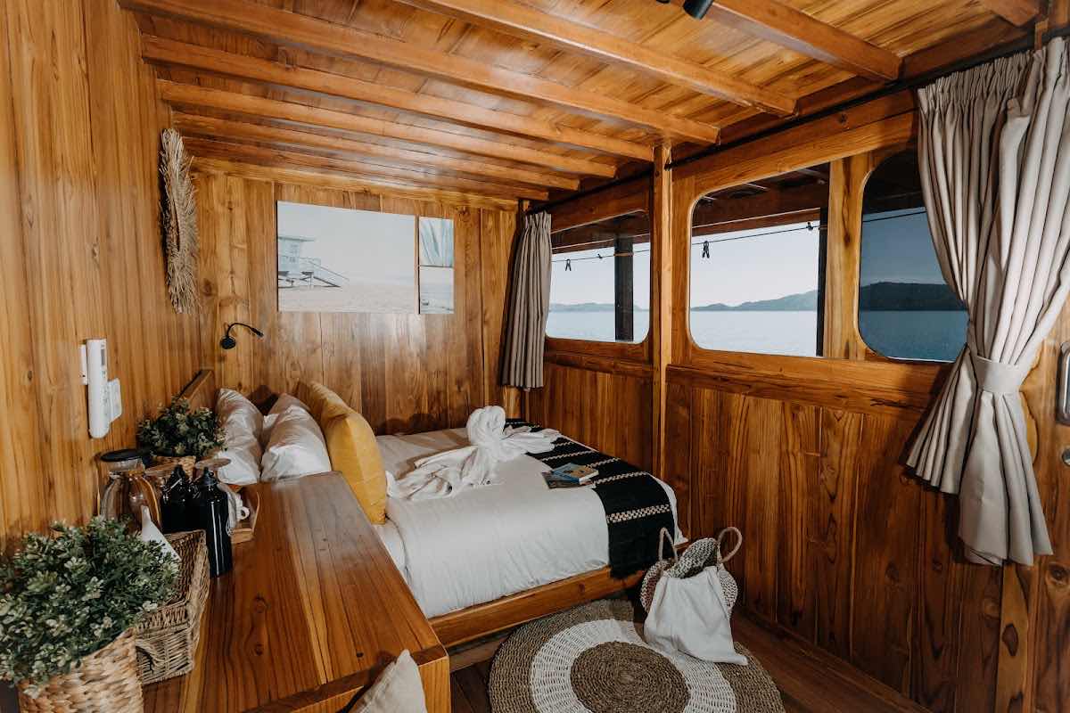 Escape Liveaboard Office photo 10