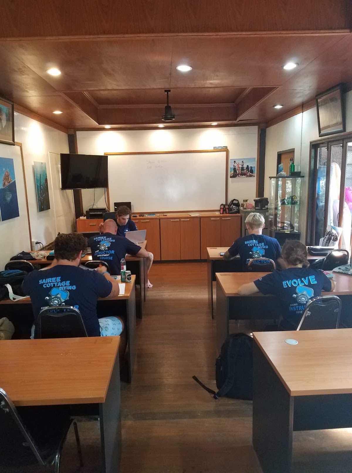 IDC Koh Tao | Divemaster & Instructor photo 3