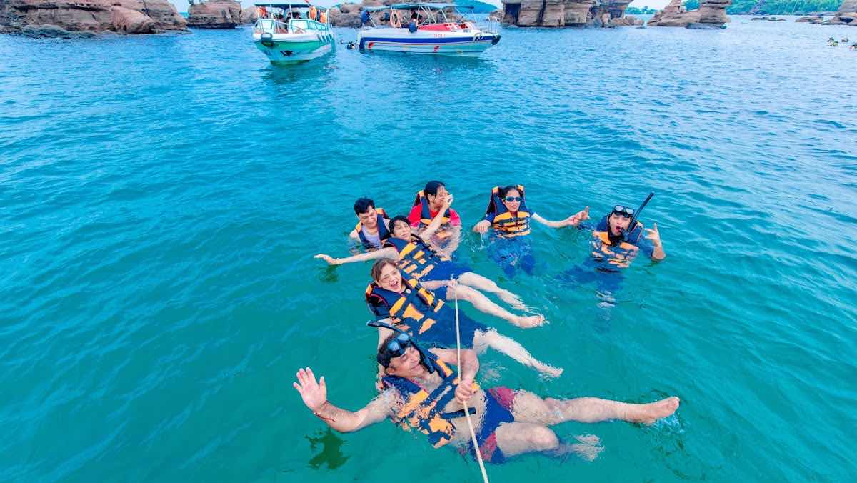 Kimie's Tours - Snorkeling, diving, & hiking photo 4