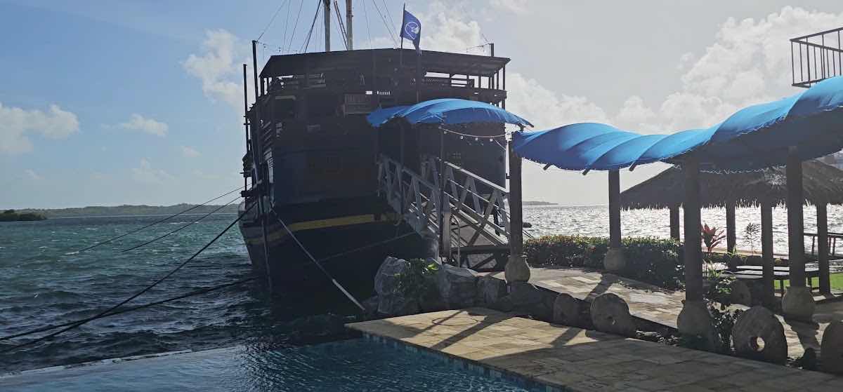 Manta Ray Bay Resort & Yap Divers photo 6