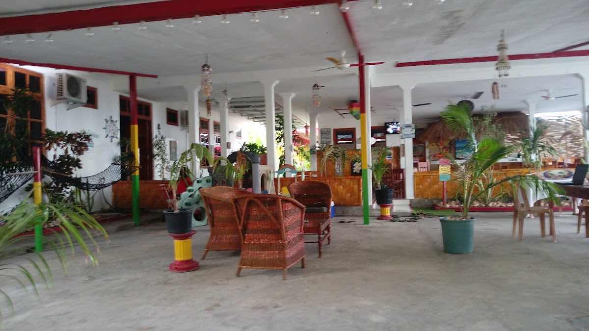 Beloi Beach Hotel Dive Resort photo 7