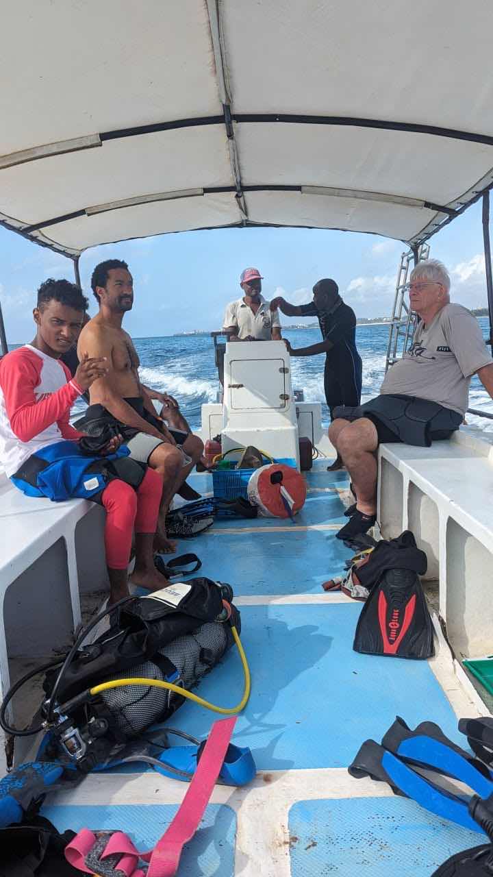 Papamanyota Diving KENYA-PADI 5 STAR Center photo 8